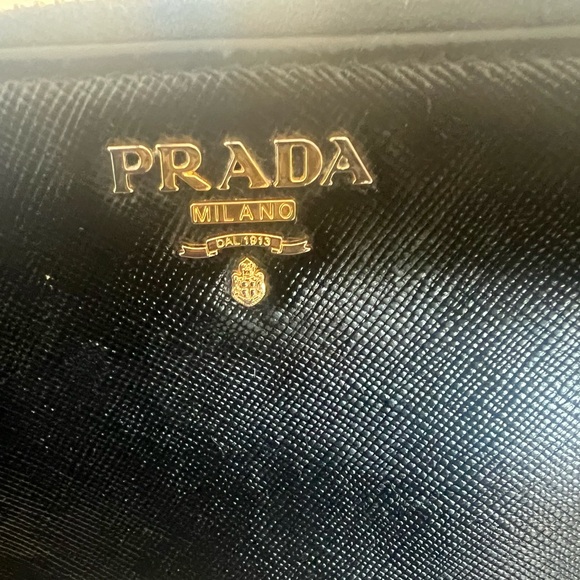 Prada Large Saffiano Leather Black Zip Wallet Great Condition - Picture 9 of 11